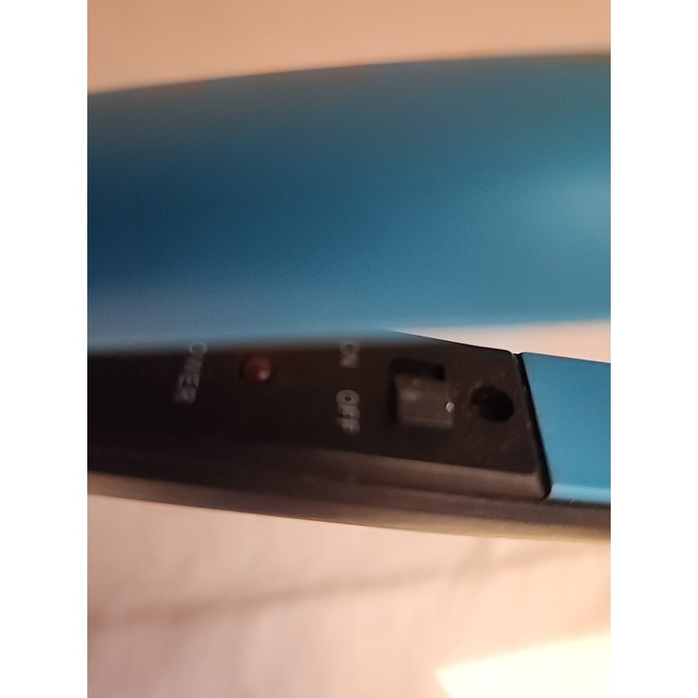 Intertek 7" Travel Size Flat Iron Hair Straightener With 3" Plate - Picture 4 of 7